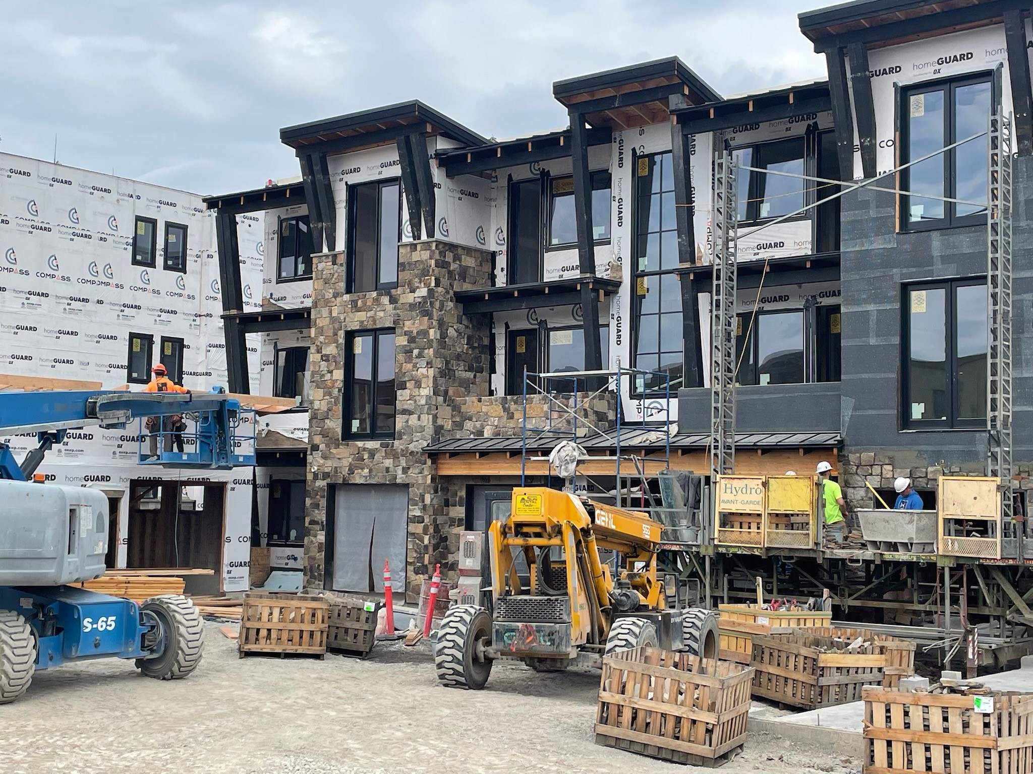 Weathered Face Sandstone Squares and Rec's Colonial Brick & Stone Inc.